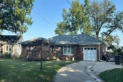 Pre-foreclosure in  GLENBROOK DR Des Moines, IA 50316