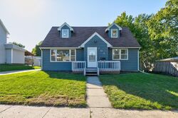  N 1st St, Indianola IA
