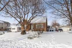 Pre-foreclosure in  WISCONSIN AVE Des Moines, IA 50316