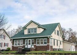 Pre-foreclosure in  PLYMOUTH ST SE Le Mars, IA 51031