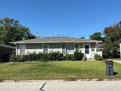 Pre-foreclosure in  36TH ST SE Cedar Rapids, IA 52403