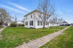  W Hickory St, Sigourney IA