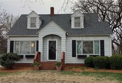 Pre-foreclosure in  S 11TH AVE W Newton, IA 50208