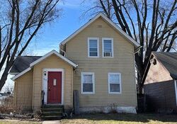  W 17th St, Davenport IA