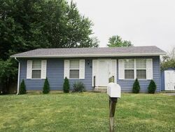 Pre-foreclosure in  PAGEANT CT Belleville, IL 62220