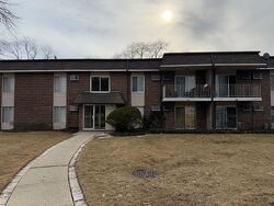 Pre-foreclosure in  MILLER LN  Buffalo Grove, IL 60089