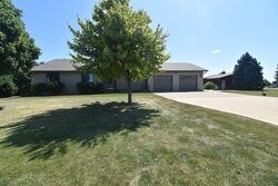 Pre-foreclosure in  N 1900 EAST RD Pontiac, IL 61764