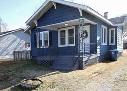 Pre-foreclosure in  PARK AVE Wood River, IL 62095