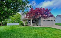 Pre-foreclosure in  CRYSTAL GATE LN Glen Carbon, IL 62034