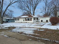 Pre-foreclosure in  W 20TH ST Rock Falls, IL 61071