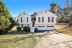 Pre-foreclosure in  LANDING CT Douglasville, GA 30135