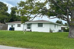 Pre-foreclosure in  GROVELAND AVE Sarasota, FL 34231
