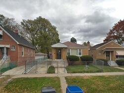 Pre-foreclosure in  S RACINE AVE Chicago, IL 60643