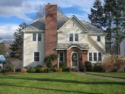 Pre-foreclosure in  CUMBERLAND RD West Hartford, CT 06119