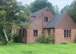 Pre-foreclosure in  TOWNSEND AVE East Haven, CT 06512