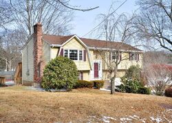 Pre-foreclosure in  PILGRIM LN Manchester, CT 06040