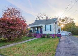 Pre-foreclosure in  SANDS PL Stratford, CT 06615