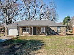 Pre-foreclosure in  N 13TH ST Ozark, AR 72949