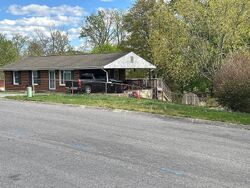 Pre-foreclosure in  MISSIMER LN Vinton, VA 24179