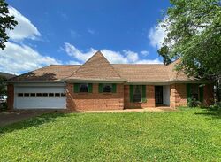 Pre-foreclosure in  FIVE OAKS DR N Southaven, MS 38671