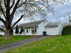 Pre-foreclosure in  EVALINE DR Columbus, OH 43224