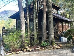 Pre-foreclosure in  FAR END RD Highlands, NC 28741