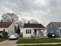 Pre-foreclosure in  TRUMBULL ST Trenton, MI 48183