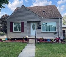 Pre-foreclosure in  LINCOLN AVE Lincoln Park, MI 48146