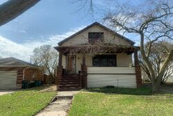 Pre-foreclosure in  ARDMORE PARK DR Saint Clair Shores, MI 48081