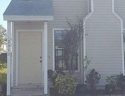 Pre-foreclosure in  CASTLE HILL DR Tampa, FL 33624