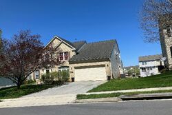 Pre-foreclosure in  DRAWING ARM LN Martinsburg, WV 25403