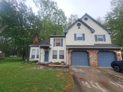 Pre-foreclosure in  TUI PL Yorktown, VA 23693