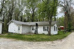 Pre-foreclosure in  LAKESIDE LN Evansville, IN 47712