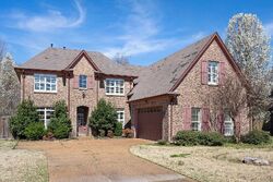 Pre-foreclosure in  HAMPTON DR Arlington, TN 38002