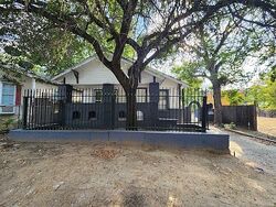 Pre-foreclosure in  N NICHOLS ST Fort Worth, TX 76102