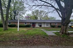  S Livergood St, Stonington IL