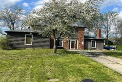 Pre-foreclosure in  W MENNONITE RD Aurora, OH 44202