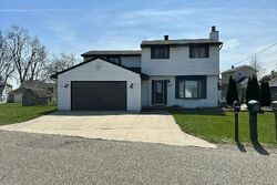 Pre-foreclosure in  LAKESIDE DR White Lake, MI 48386