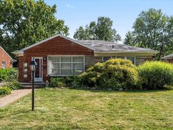 Pre-foreclosure in  GENESEE DR Royal Oak, MI 48073