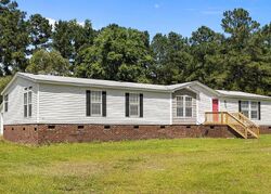 Pre-foreclosure in  LONGLEAF DR New Bern, NC 28560