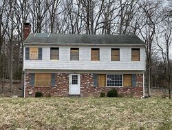 Pre-foreclosure in  RAMBLING BROOK RD Saddle River, NJ 07458