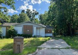 Pre-foreclosure in  HERITAGE CIR Mobile, AL 36609