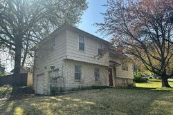 Pre-foreclosure in  NW WALNUT CREEK DR Kansas City, MO 64152
