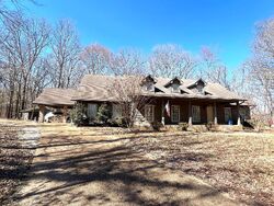 Pre-foreclosure in  SEMMS RD Grenada, MS 38901