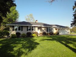  Deerwood Dr, Hopkins MN