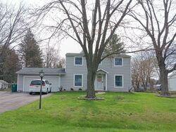 Pre-foreclosure in  RIVER RIDGE DR Flushing, MI 48433