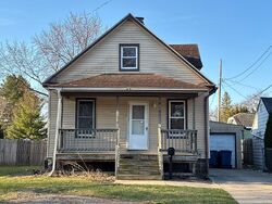 Pre-foreclosure in  NEBOBISH AVE Essexville, MI 48732