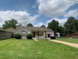 Pre-foreclosure in  EDWARD ST New Iberia, LA 70563