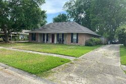 Pre-foreclosure in  PINEHILL DR Baton Rouge, LA 70817