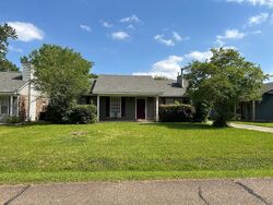 Pre-foreclosure in  SUGAR MILL AVE Baton Rouge, LA 70817